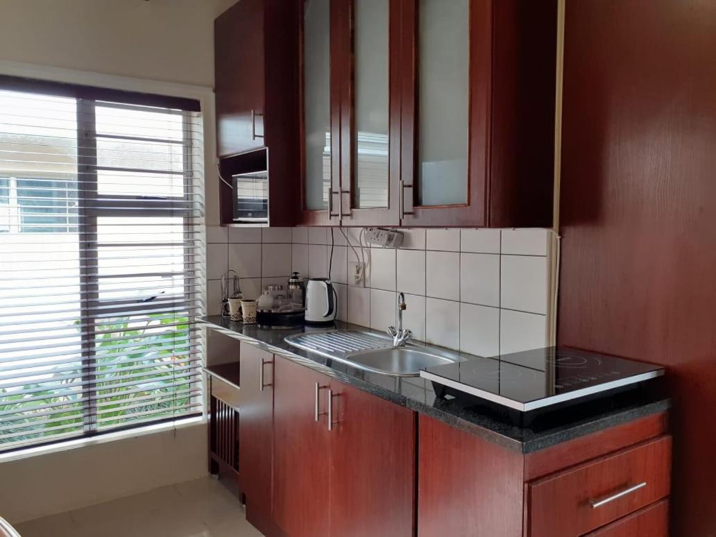Summerstrand Self Catering For Two Port Elizabeth Exterior foto